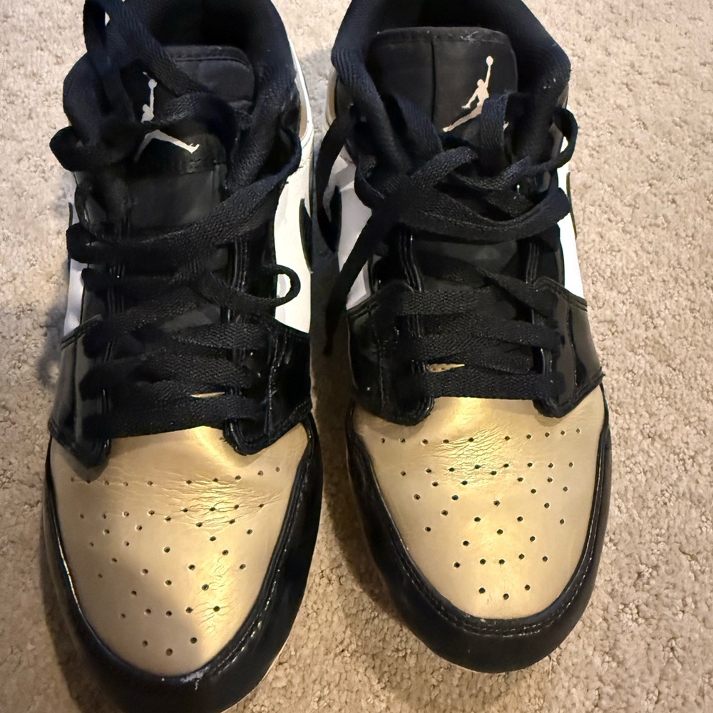 Size 8 Nike Air Jordan 1 Low Black Gold white football/baseball cleats